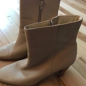 Cream Amanda Smith ankle boots size 10